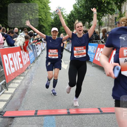 14.06.2026 - REWE Women's Run Strokosch-Dieckow http://msf.ph/oto/9769900 14.06.2026 10:57:03 Ziel 5021, 5074, 5209, 5571, 5583, 5964, 6053 meine-sportfotos.de