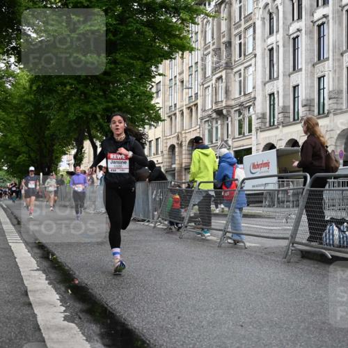 14.06.2026 - REWE Women's Run J. Mangold http://msf.ph/oto/9769905 14.06.2026 09:54:05 Ziel 10235, 10299, 10704, 10899 meine-sportfotos.de
