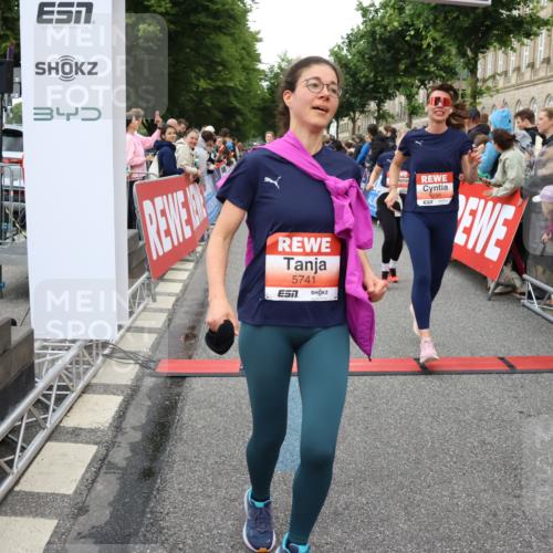 14.06.2026 - REWE Women's Run Strokosch-Dieckow http://msf.ph/oto/9769951 14.06.2026 10:59:00 Ziel 5066, 5067, 5142, 5144, 5154, 5226, 5376, 5402, 5553, 5585, 5616, 5741, 5766, 5911, 6036 meine-sportfotos.de
