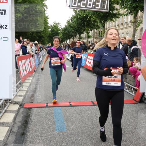 14.06.2026 - REWE Women's Run Strokosch-Dieckow http://msf.ph/oto/9770019 14.06.2026 10:58:59 Ziel 5066, 5067, 5142, 5144, 5154, 5226, 5402, 5553, 5585, 5616, 5741, 5766, 5911, 6036 meine-sportfotos.de
