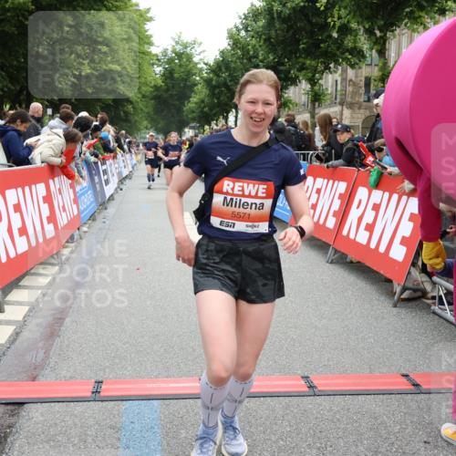 14.06.2026 - REWE Women's Run Strokosch-Dieckow http://msf.ph/oto/9770039 14.06.2026 10:56:58 Ziel 5021, 5023, 5070, 5219, 5571, 5583, 6053 meine-sportfotos.de