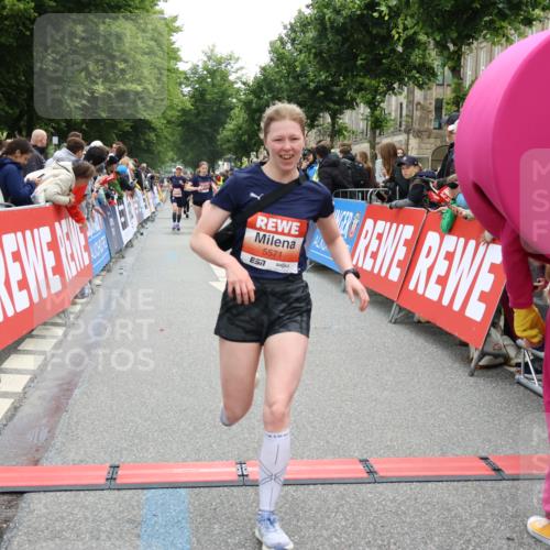 14.06.2026 - REWE Women's Run Strokosch-Dieckow http://msf.ph/oto/9770077 14.06.2026 10:56:58 Ziel 5021, 5023, 5070, 5219, 5571, 5583, 6053 meine-sportfotos.de