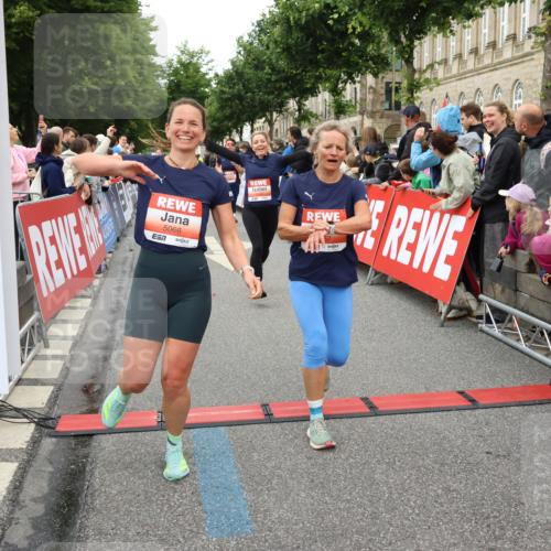 14.06.2026 - REWE Women's Run Strokosch-Dieckow http://msf.ph/oto/9770095 14.06.2026 10:58:58 Ziel 5066, 5067, 5144, 5154, 5226, 5402, 5553, 5585, 5616, 5741, 5766, 5911, 6036 meine-sportfotos.de