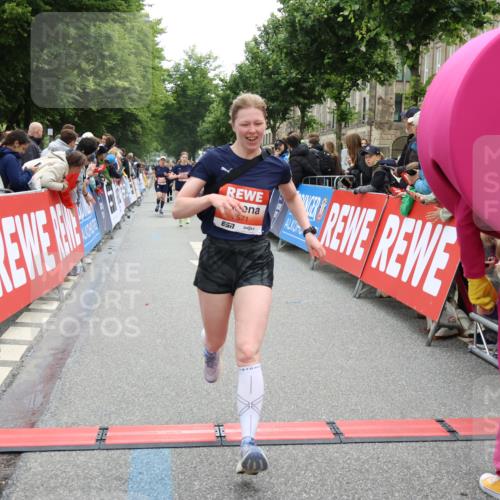 14.06.2026 - REWE Women's Run Strokosch-Dieckow http://msf.ph/oto/9770097 14.06.2026 10:56:58 Ziel 5021, 5023, 5070, 5219, 5571, 5583, 6053 meine-sportfotos.de