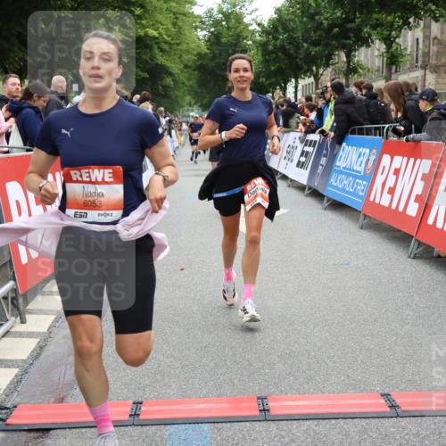 14.06.2026 - REWE Women's Run Strokosch-Dieckow http://msf.ph/oto/9770135 14.06.2026 10:56:56 Ziel 5023, 5070, 5219, 5571, 5583, 6023, 6053 meine-sportfotos.de