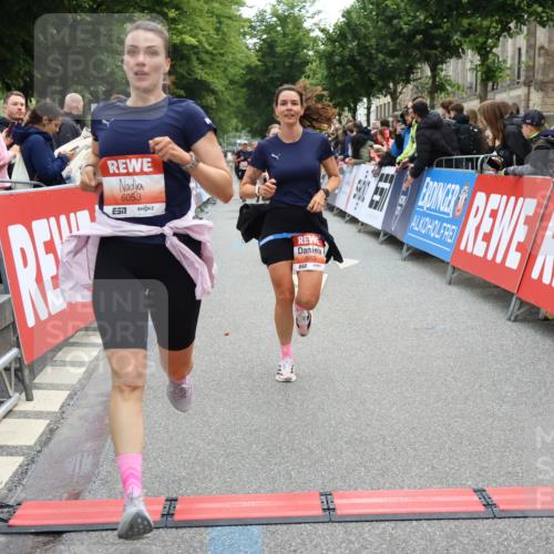 14.06.2026 - REWE Women's Run Strokosch-Dieckow http://msf.ph/oto/9770171 14.06.2026 10:56:56 Ziel 5023, 5070, 5219, 5571, 5583, 6023, 6053 meine-sportfotos.de