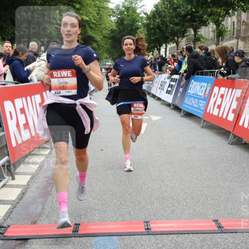 14.06.2026 - REWE Women's Run Strokosch-Dieckow http://msf.ph/oto/9770191 14.06.2026 10:56:56 Ziel 5023, 5070, 5219, 5571, 5583, 6023, 6053 meine-sportfotos.de