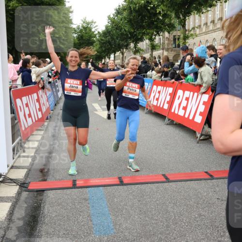 14.06.2026 - REWE Women's Run Strokosch-Dieckow http://msf.ph/oto/9770201 14.06.2026 10:58:57 Ziel 5066, 5067, 5144, 5154, 5226, 5402, 5553, 5585, 5616, 5741, 5766, 5911, 6036 meine-sportfotos.de