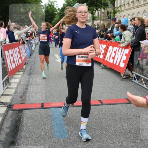 14.06.2026 - REWE Women's Run Strokosch-Dieckow http://msf.ph/oto/9770231 14.06.2026 10:58:56 Ziel 5066, 5067, 5144, 5154, 5402, 5553, 5585, 5616, 5741, 5766, 5911, 6036 meine-sportfotos.de