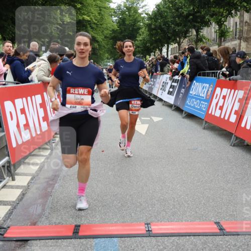 14.06.2026 - REWE Women's Run Strokosch-Dieckow http://msf.ph/oto/9770248 14.06.2026 10:56:56 Ziel 5023, 5070, 5219, 5571, 5583, 6023, 6053 meine-sportfotos.de