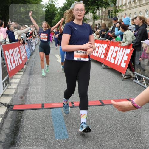 14.06.2026 - REWE Women's Run Strokosch-Dieckow http://msf.ph/oto/9770251 14.06.2026 10:58:56 Ziel 5066, 5067, 5144, 5154, 5402, 5553, 5585, 5616, 5741, 5766, 5911, 6036 meine-sportfotos.de
