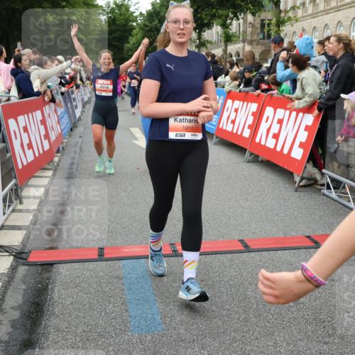 14.06.2026 - REWE Women's Run Strokosch-Dieckow http://msf.ph/oto/9770266 14.06.2026 10:58:56 Ziel 5066, 5067, 5144, 5154, 5402, 5553, 5585, 5616, 5741, 5766, 5911, 6036 meine-sportfotos.de