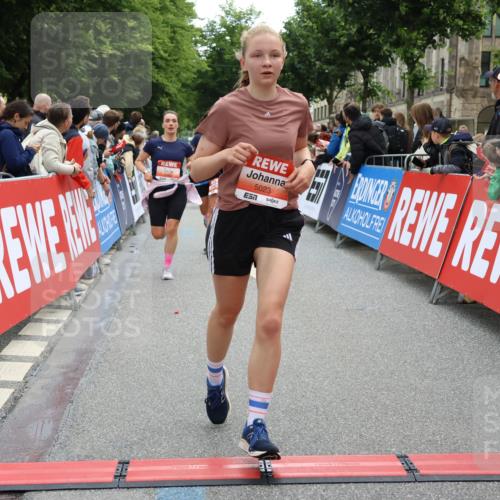 14.06.2026 - REWE Women's Run Strokosch-Dieckow http://msf.ph/oto/9770289 14.06.2026 10:56:54 Ziel 5023, 5070, 5219, 5571, 5583, 6023, 6053 meine-sportfotos.de