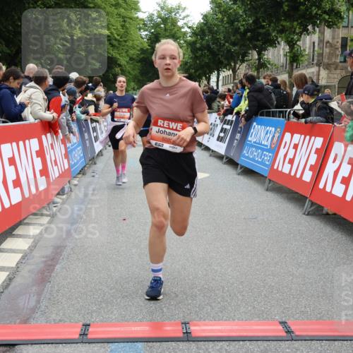 14.06.2026 - REWE Women's Run Strokosch-Dieckow http://msf.ph/oto/9770330 14.06.2026 10:56:54 Ziel 5023, 5070, 5219, 5571, 5583, 6023, 6053 meine-sportfotos.de