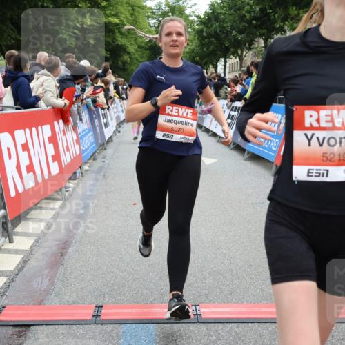 14.06.2026 - REWE Women's Run Strokosch-Dieckow http://msf.ph/oto/9770362 14.06.2026 10:56:52 Ziel 5023, 5070, 5219, 6023, 6053 meine-sportfotos.de