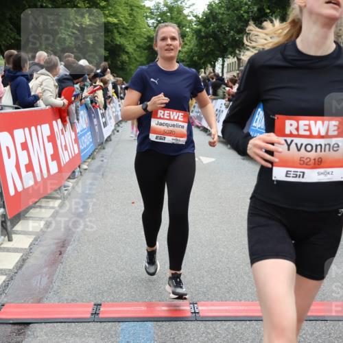 14.06.2026 - REWE Women's Run Strokosch-Dieckow http://msf.ph/oto/9770372 14.06.2026 10:56:52 Ziel 5023, 5070, 5219, 6023, 6053 meine-sportfotos.de