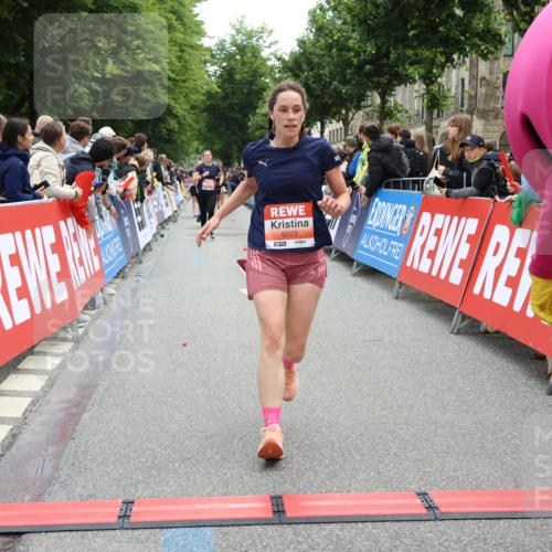 14.06.2026 - REWE Women's Run Strokosch-Dieckow http://msf.ph/oto/9770442 14.06.2026 10:56:49 Ziel 5070, 5219, 5945, 6023 meine-sportfotos.de