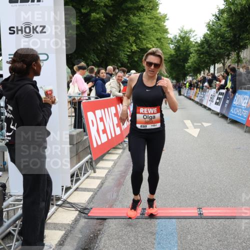 14.06.2026 - REWE Women's Run Strokosch-Dieckow http://msf.ph/oto/9770576 14.06.2026 10:56:37 Ziel 5140, 5945, 5953 meine-sportfotos.de