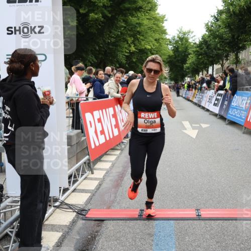 14.06.2026 - REWE Women's Run Strokosch-Dieckow http://msf.ph/oto/9770587 14.06.2026 10:56:36 Ziel 5140, 5244, 5245, 5556, 5953 meine-sportfotos.de