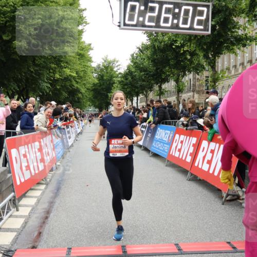 14.06.2026 - REWE Women's Run Strokosch-Dieckow http://msf.ph/oto/9770638 14.06.2026 10:56:30 Ziel 5140, 5244, 5245, 5556, 5818 meine-sportfotos.de