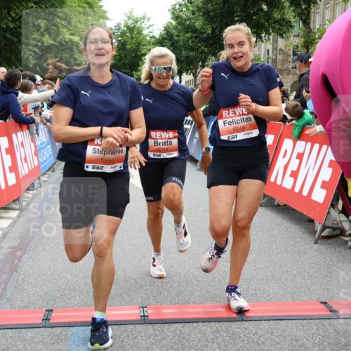 14.06.2026 - REWE Women's Run Strokosch-Dieckow http://msf.ph/oto/9770682 14.06.2026 10:56:28 Ziel 5140, 5244, 5245, 5556, 5818 meine-sportfotos.de