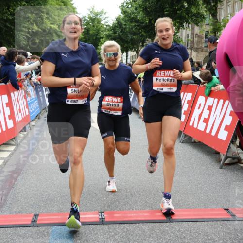 14.06.2026 - REWE Women's Run Strokosch-Dieckow http://msf.ph/oto/9770692 14.06.2026 10:56:28 Ziel 5140, 5244, 5245, 5556, 5818 meine-sportfotos.de