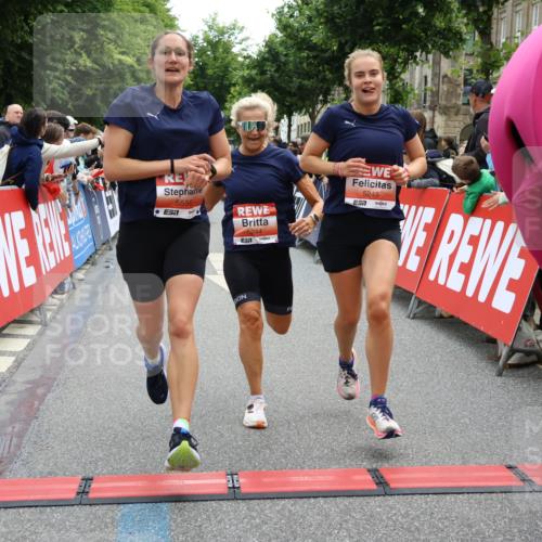 14.06.2026 - REWE Women's Run Strokosch-Dieckow http://msf.ph/oto/9770705 14.06.2026 10:56:28 Ziel 5140, 5244, 5245, 5556, 5818 meine-sportfotos.de