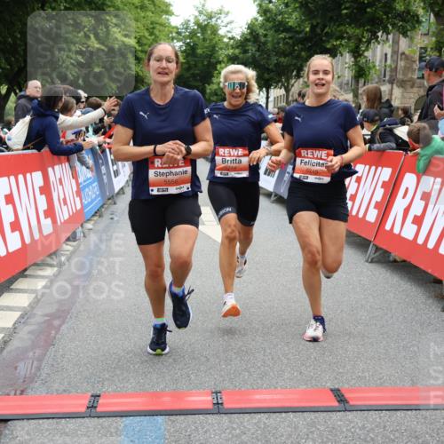 14.06.2026 - REWE Women's Run Strokosch-Dieckow http://msf.ph/oto/9770725 14.06.2026 10:56:28 Ziel 5140, 5244, 5245, 5556, 5818 meine-sportfotos.de