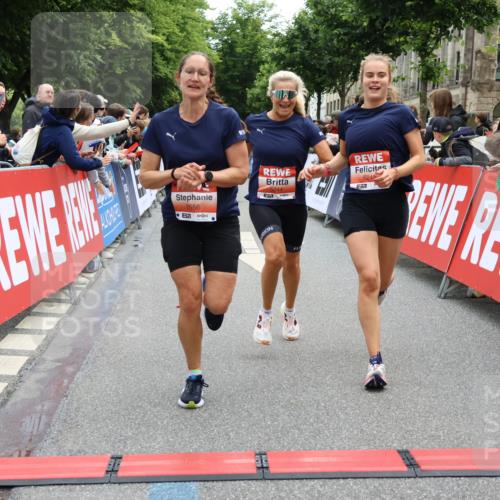 14.06.2026 - REWE Women's Run Strokosch-Dieckow http://msf.ph/oto/9770737 14.06.2026 10:56:28 Ziel 5140, 5244, 5245, 5556, 5818 meine-sportfotos.de