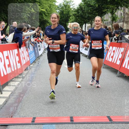 14.06.2026 - REWE Women's Run Strokosch-Dieckow http://msf.ph/oto/9770761 14.06.2026 10:56:28 Ziel 5140, 5244, 5245, 5556, 5818 meine-sportfotos.de
