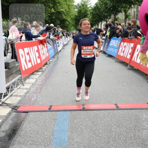 14.06.2026 - REWE Women's Run Strokosch-Dieckow http://msf.ph/oto/9770875 14.06.2026 10:56:19 Ziel 5277, 5451, 5790, 5868 meine-sportfotos.de