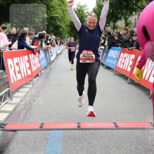 14.06.2026 - REWE Women's Run Strokosch-Dieckow http://msf.ph/oto/9770933 14.06.2026 10:56:17 Ziel 5277, 5451, 5790, 5868 meine-sportfotos.de