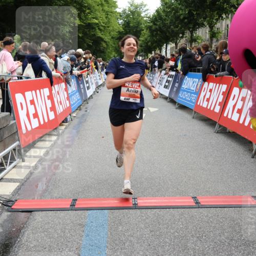 14.06.2026 - REWE Women's Run Strokosch-Dieckow http://msf.ph/oto/9770979 14.06.2026 10:56:14 Ziel 5277, 5451, 5790 meine-sportfotos.de