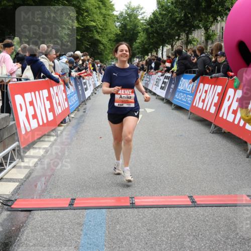 14.06.2026 - REWE Women's Run Strokosch-Dieckow http://msf.ph/oto/9771002 14.06.2026 10:56:14 Ziel 5277, 5451, 5790 meine-sportfotos.de