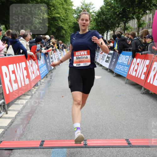 14.06.2026 - REWE Women's Run Strokosch-Dieckow http://msf.ph/oto/9771032 14.06.2026 10:56:12 Ziel 5277, 5451, 5979 meine-sportfotos.de