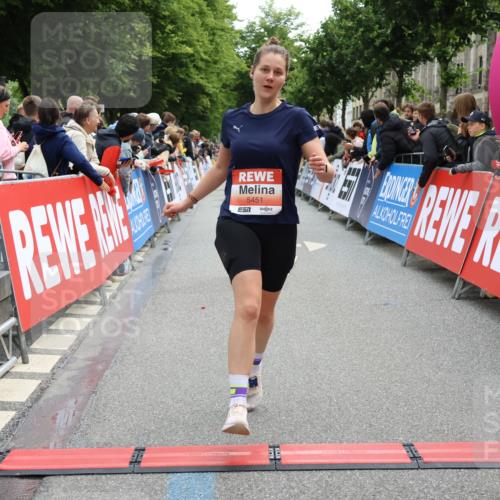 14.06.2026 - REWE Women's Run Strokosch-Dieckow http://msf.ph/oto/9771043 14.06.2026 10:56:12 Ziel 5277, 5451, 5979 meine-sportfotos.de
