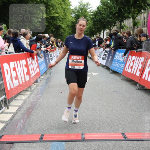 14.06.2026 - REWE Women's Run Strokosch-Dieckow http://msf.ph/oto/9771051 14.06.2026 10:56:12 Ziel 5277, 5451, 5979 meine-sportfotos.de