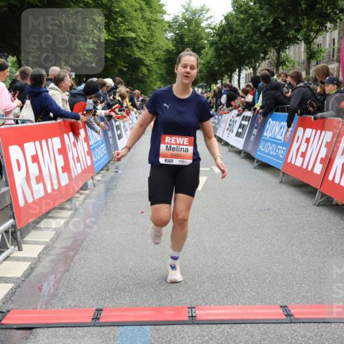 14.06.2026 - REWE Women's Run Strokosch-Dieckow http://msf.ph/oto/9771061 14.06.2026 10:56:12 Ziel 5277, 5451, 5979 meine-sportfotos.de