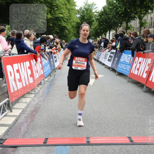 14.06.2026 - REWE Women's Run Strokosch-Dieckow http://msf.ph/oto/9771070 14.06.2026 10:56:12 Ziel 5277, 5451, 5979 meine-sportfotos.de