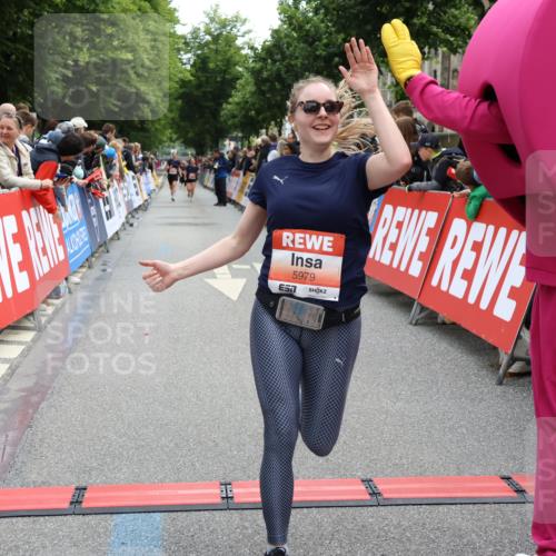 14.06.2026 - REWE Women's Run Strokosch-Dieckow http://msf.ph/oto/9771086 14.06.2026 10:56:05 Ziel 5207, 5527, 5979 meine-sportfotos.de