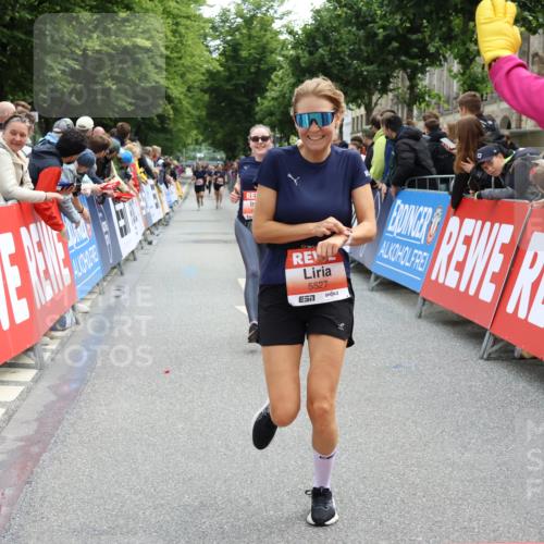 14.06.2026 - REWE Women's Run Strokosch-Dieckow http://msf.ph/oto/9771152 14.06.2026 10:56:03 Ziel 5207, 5527, 5979 meine-sportfotos.de
