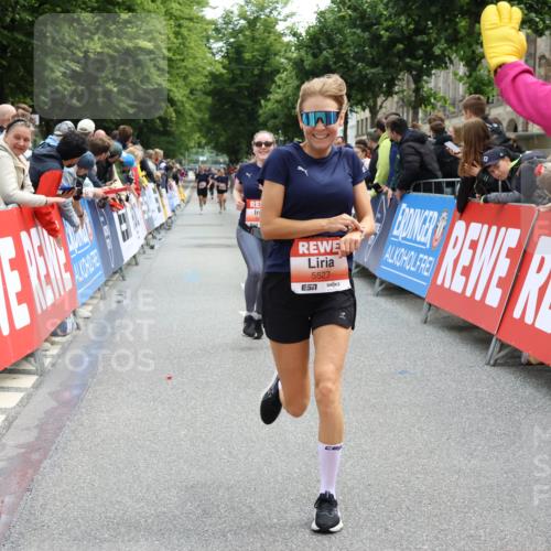 14.06.2026 - REWE Women's Run Strokosch-Dieckow http://msf.ph/oto/9771164 14.06.2026 10:56:03 Ziel 5207, 5527, 5979 meine-sportfotos.de