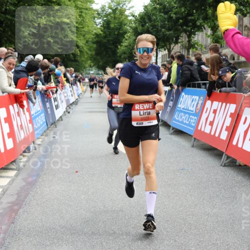 14.06.2026 - REWE Women's Run Strokosch-Dieckow http://msf.ph/oto/9771173 14.06.2026 10:56:03 Ziel 5207, 5527, 5979 meine-sportfotos.de