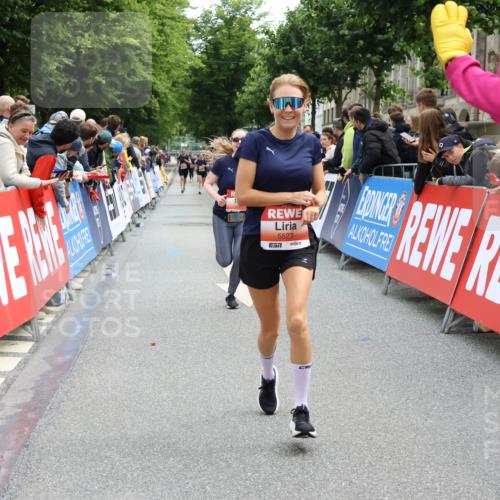 14.06.2026 - REWE Women's Run Strokosch-Dieckow http://msf.ph/oto/9771184 14.06.2026 10:56:03 Ziel 5207, 5527, 5979 meine-sportfotos.de