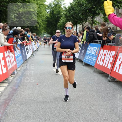 14.06.2026 - REWE Women's Run Strokosch-Dieckow http://msf.ph/oto/9771205 14.06.2026 10:56:03 Ziel 5207, 5527, 5979 meine-sportfotos.de