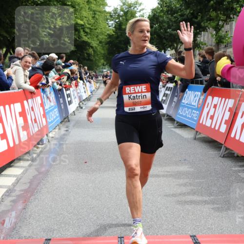14.06.2026 - REWE Women's Run Strokosch-Dieckow http://msf.ph/oto/9771235 14.06.2026 10:55:57 Ziel 5207 meine-sportfotos.de