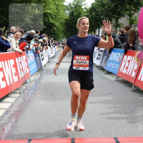 14.06.2026 - REWE Women's Run Strokosch-Dieckow http://msf.ph/oto/9771255 14.06.2026 10:55:57 Ziel 5207 meine-sportfotos.de