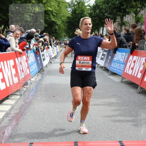 14.06.2026 - REWE Women's Run Strokosch-Dieckow http://msf.ph/oto/9771267 14.06.2026 10:55:57 Ziel 5207 meine-sportfotos.de