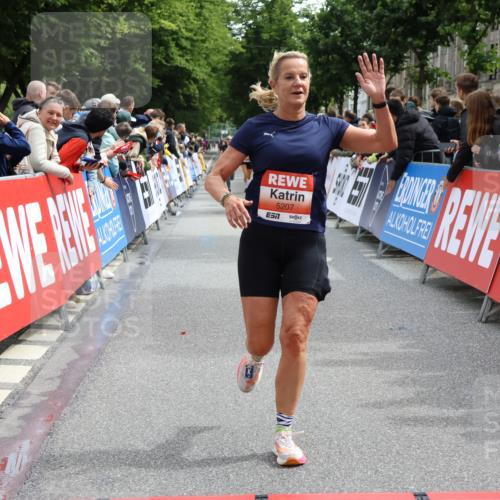 14.06.2026 - REWE Women's Run Strokosch-Dieckow http://msf.ph/oto/9771276 14.06.2026 10:55:57 Ziel 5207 meine-sportfotos.de
