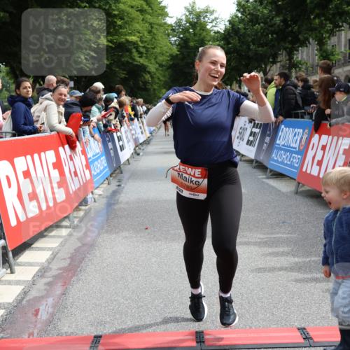 14.06.2026 - REWE Women's Run Strokosch-Dieckow http://msf.ph/oto/9771315 14.06.2026 10:55:48 Ziel 5250, 5695, 5789, 6069 meine-sportfotos.de